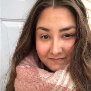 Meet your Posher, Lealea